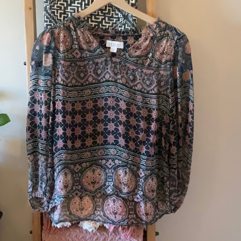 Super cute women’s top!